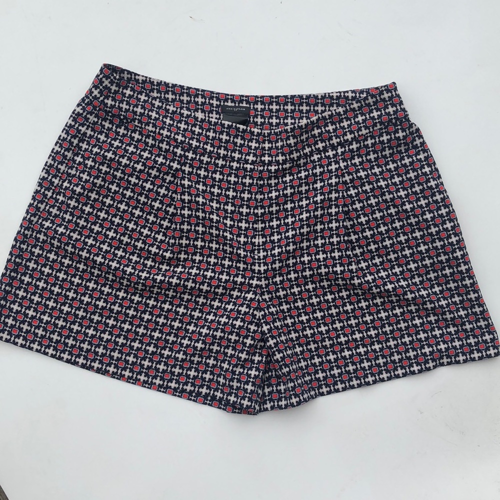 NWOT Ann Taylor Geometric Modern Flair Shorts Navy, Red & White Pattern Size 10